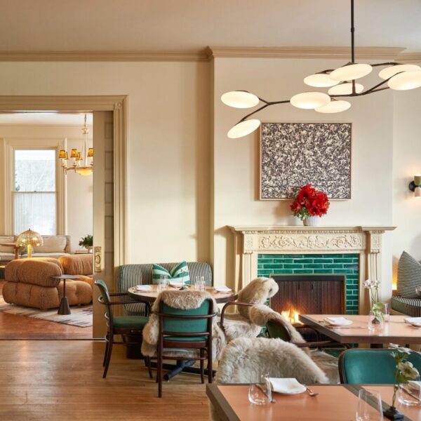 DINING ROOM DECEMBER SQUARE